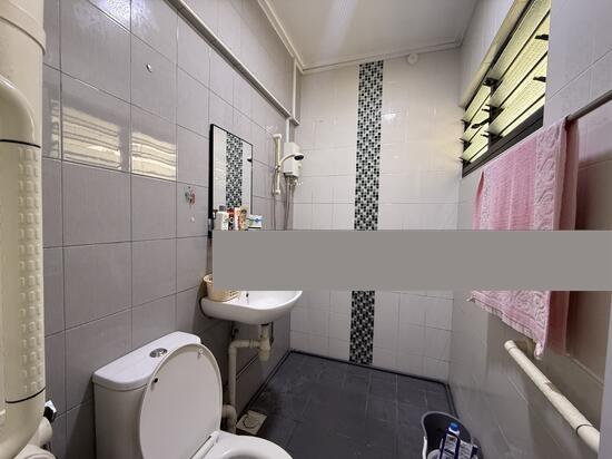 338 Bukit Batok Street 34 HDB Apartment For Rent, $3,500, 3 Bed 2 Bath 904 sqft $3.87 psf