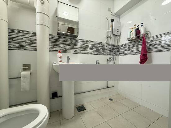 105D Edgefield Plains HDB Apartment Room Rental, $950, 1 Bed 1 Bath 129 sqft $7.36 psf