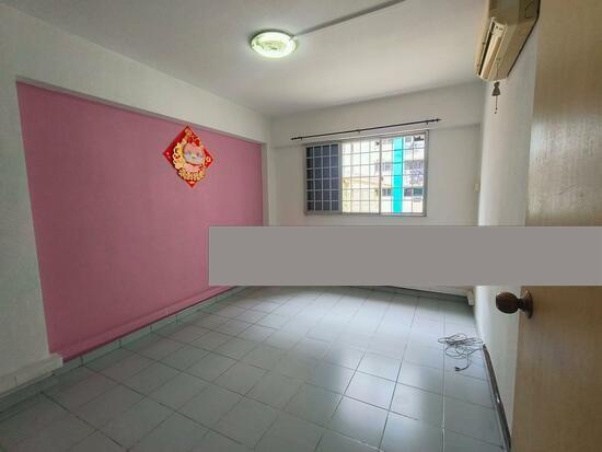 Prop-GPT: HDB Apartment: D27 Yishun 437 Yishun Avenue 6