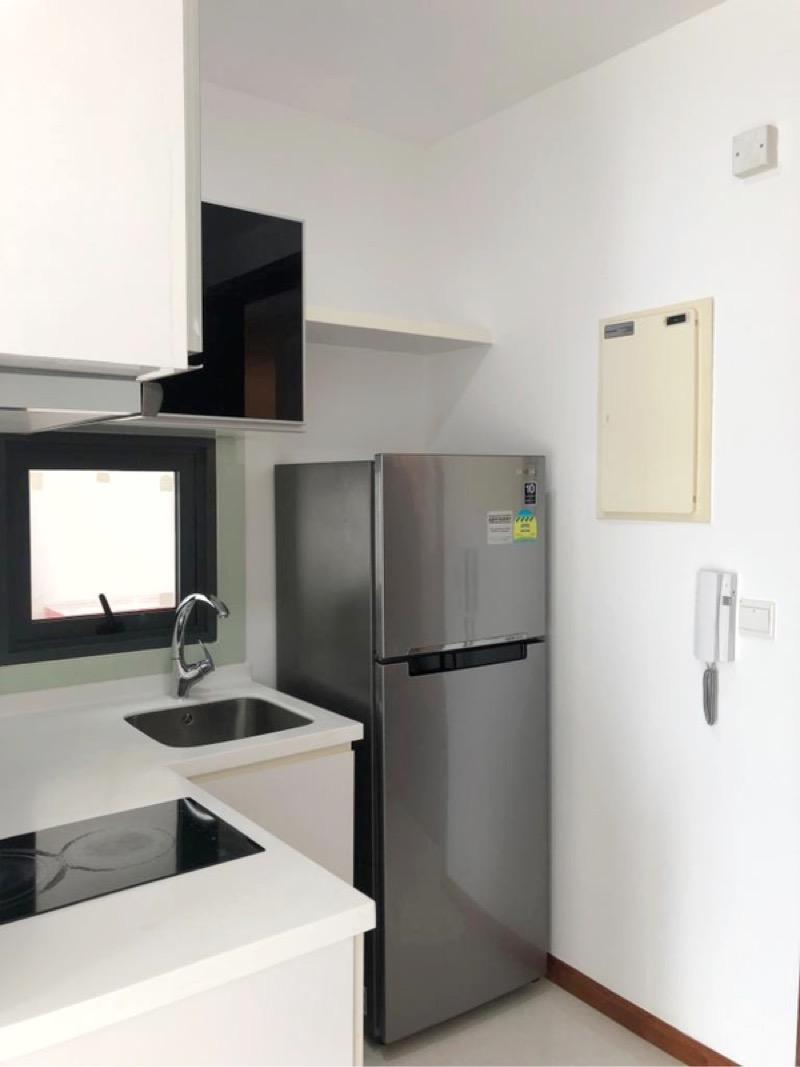 Condominium for Rent: D19, 549340