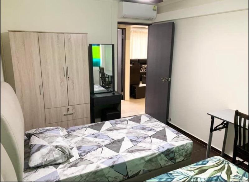 816 Woodlands Street 82 HDB Apartment For Rent, $800, 5 Bed 3 Bath 1,700 sqft $0.47 psf