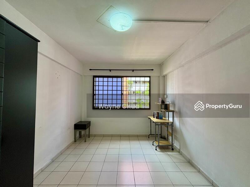 Prop-GPT: HDB Flat:   CHEAP & Bright Common Room For Rent