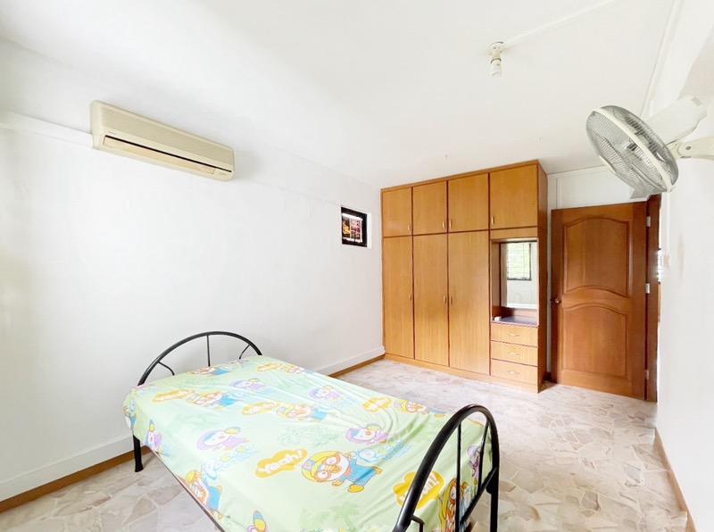 Prop-GPT: HDB Apartment: D16  709 Bedok Reservoir Road