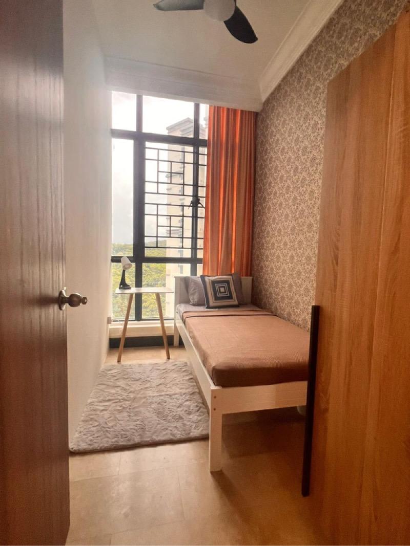 Prop-GPT: Condominium: D23 Bukit Batok Regent Heights