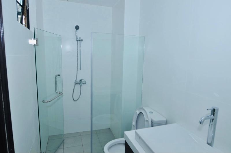 Yuk  tong  Terraced House For Rent, $8,2004 Bath 3,000 sqft $2.88 psf