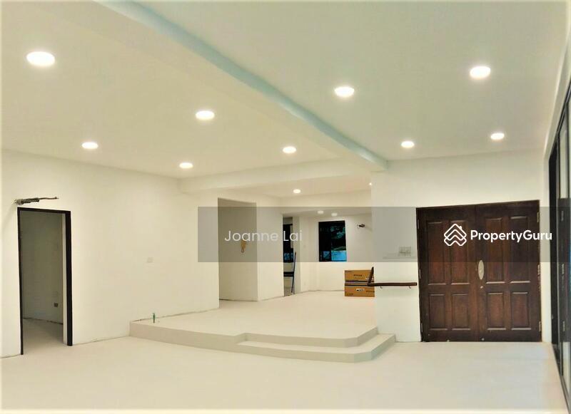 Prop-GPT: Bungalow: D16  *** RENOVATED CHARMING BEAUTIFUL BUNGALOW WITH POOL IN SIGLAP ***