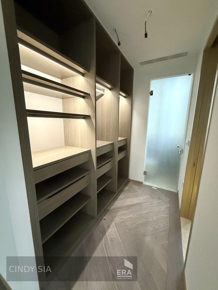 Condominium for Rent: 