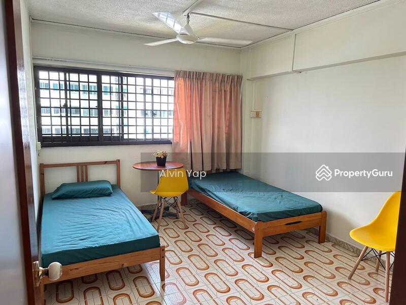 Prop-GPT: HDB Flat: D25  35 Marsiling Drive