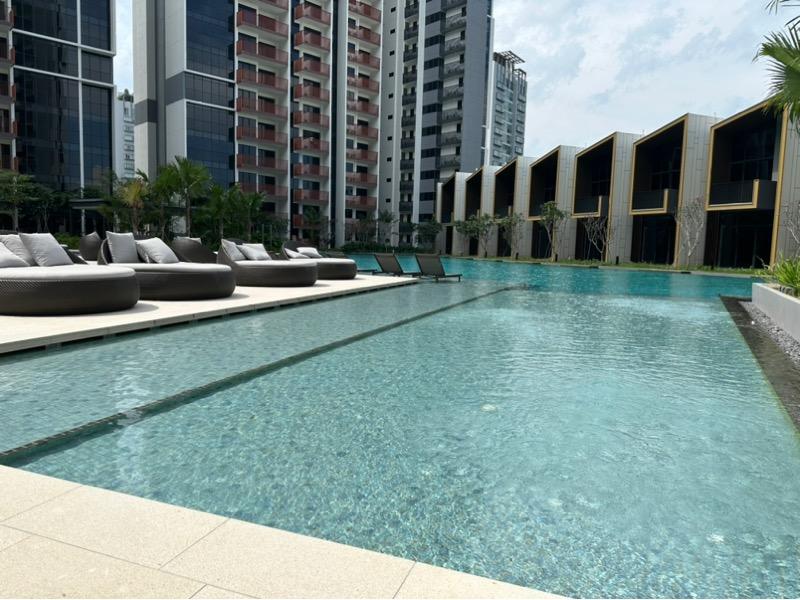 Riverfront Residences Condominium For Rent, $2,900, 1 Bed 1 Bath 463 sqft $6.26 psf