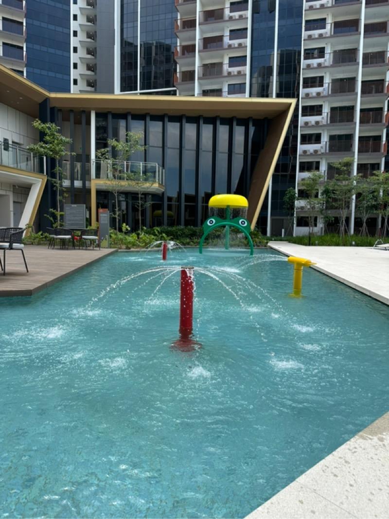 Riverfront Residences Condominium For Rent, $2,900, 1 Bed 1 Bath 463 sqft $6.26 psf