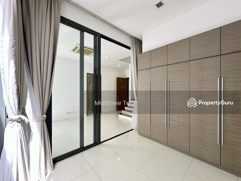 Bungalow for Rent: D21, 597000
