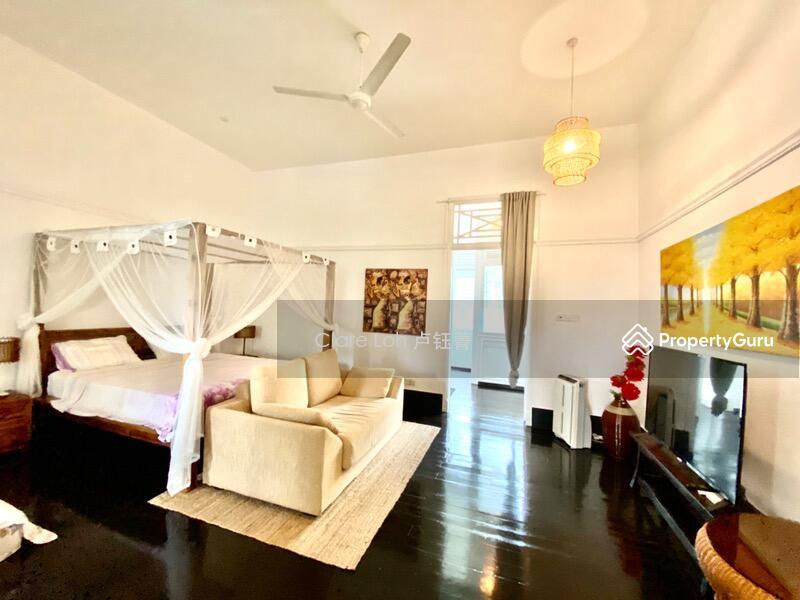 Bungalow - Good Class for Rent, Double storey house with lush greenery on large piece of land, SGD 50,000