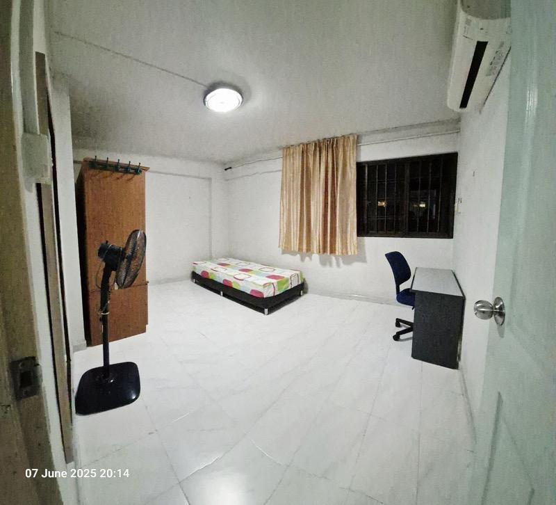 Prop-GPT: HDB Apartment: D18  451 Tampines Street 42