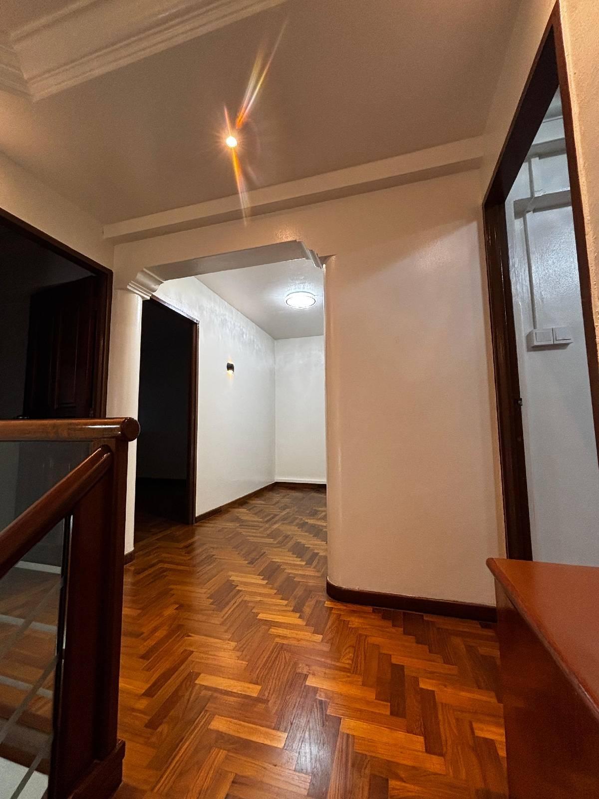 538 Hougang Street 52 HDB Apartment For Rent, $4,500, 4 Bed 3 Bath 1,582 sqft $2.84 psf
