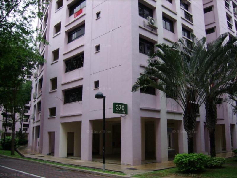 Prop-GPT: HDB Apartment: D18  370 Tampines Street 34