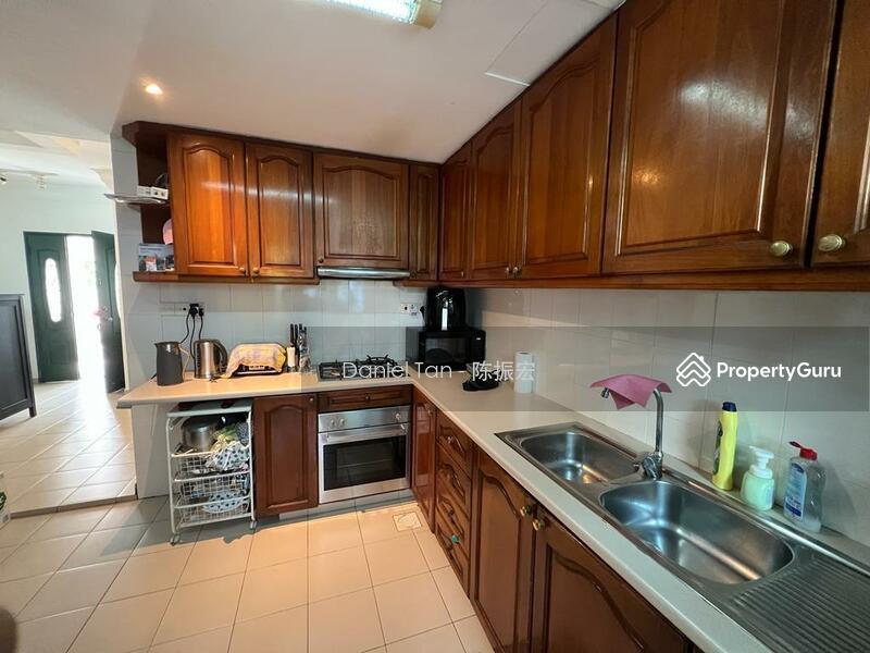 Corner Terrace for Rent, Hindhede Drive. Corner Terrace with Swimming Pool in Bukit Timah Nature Reserve, SGD 9,500