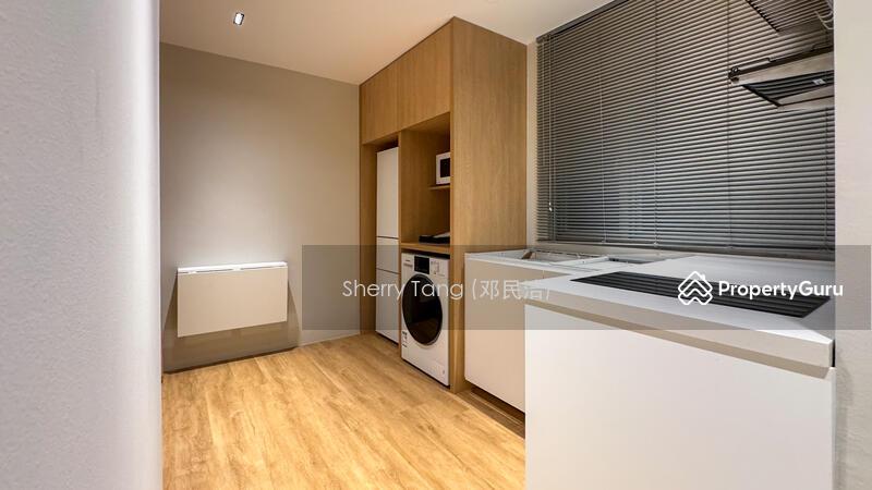 Prop-GPT: Apartment: D09  UE Square