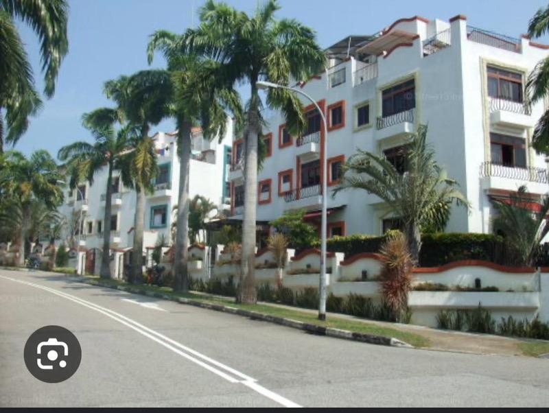 Kew Residencia Terraced House Room Rental, $968, 1 Bed 1 Bath 160 sqft $6.05 psf