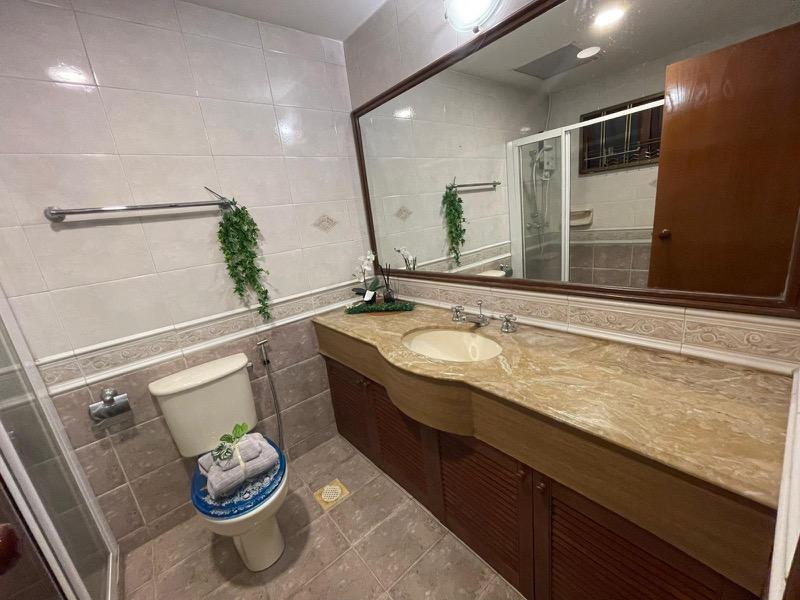 Kew Residencia Terraced House Room Rental, $968, 1 Bed 1 Bath 160 sqft $6.05 psf