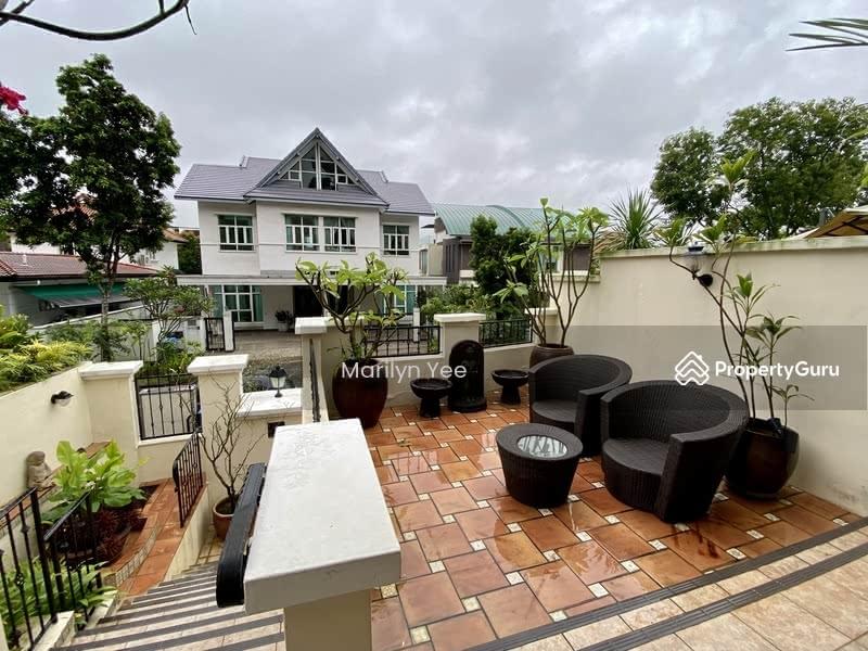 Prop-GPT: Semi-Detached: D10  Namly Crescent