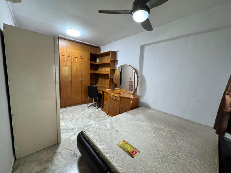 Prop-GPT: HDB Apartment: D18 Pasir Ris 230 Pasir Ris Street 21
