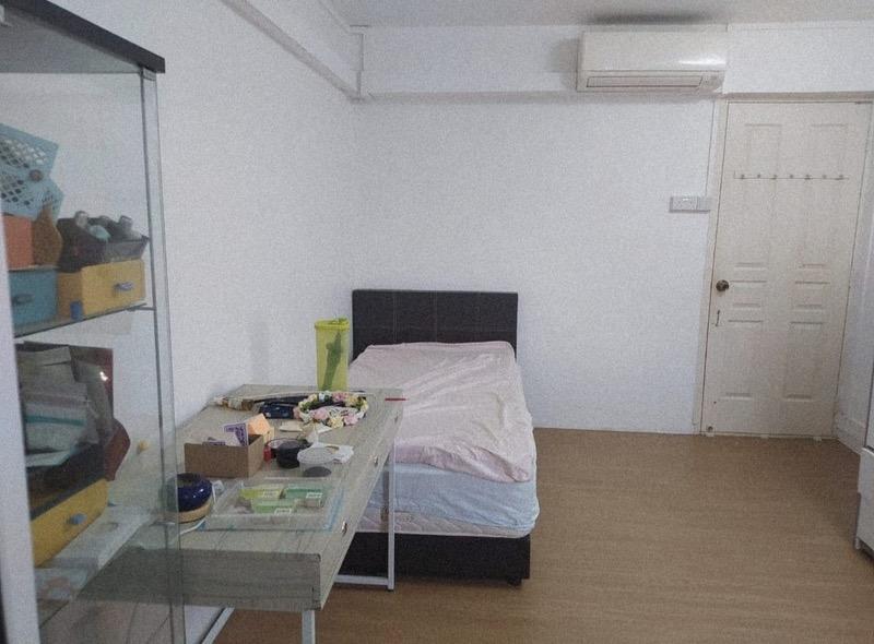 423 Bukit Batok West Avenue 2 HDB Apartment Room Rental, $950, 1 Bed 2 Bath 10 sqft $95.00 psf