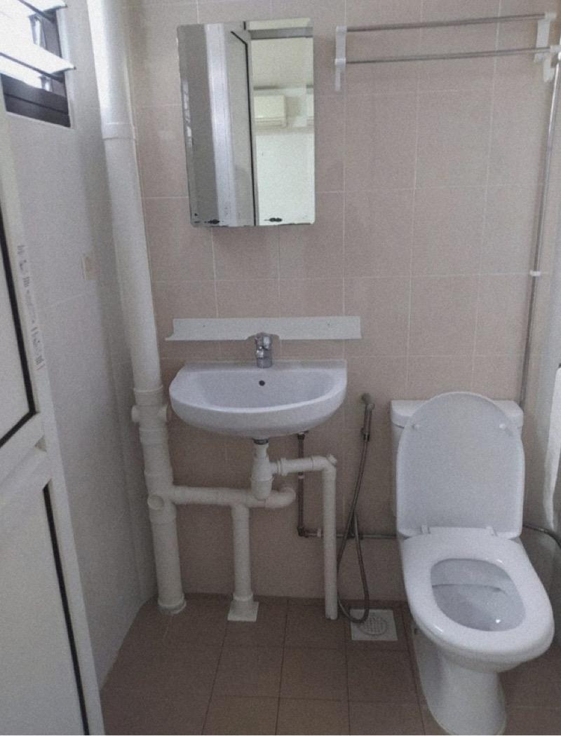 423 Bukit Batok West Avenue 2 HDB Apartment Room Rental, $950, 1 Bed 2 Bath 10 sqft $95.00 psf