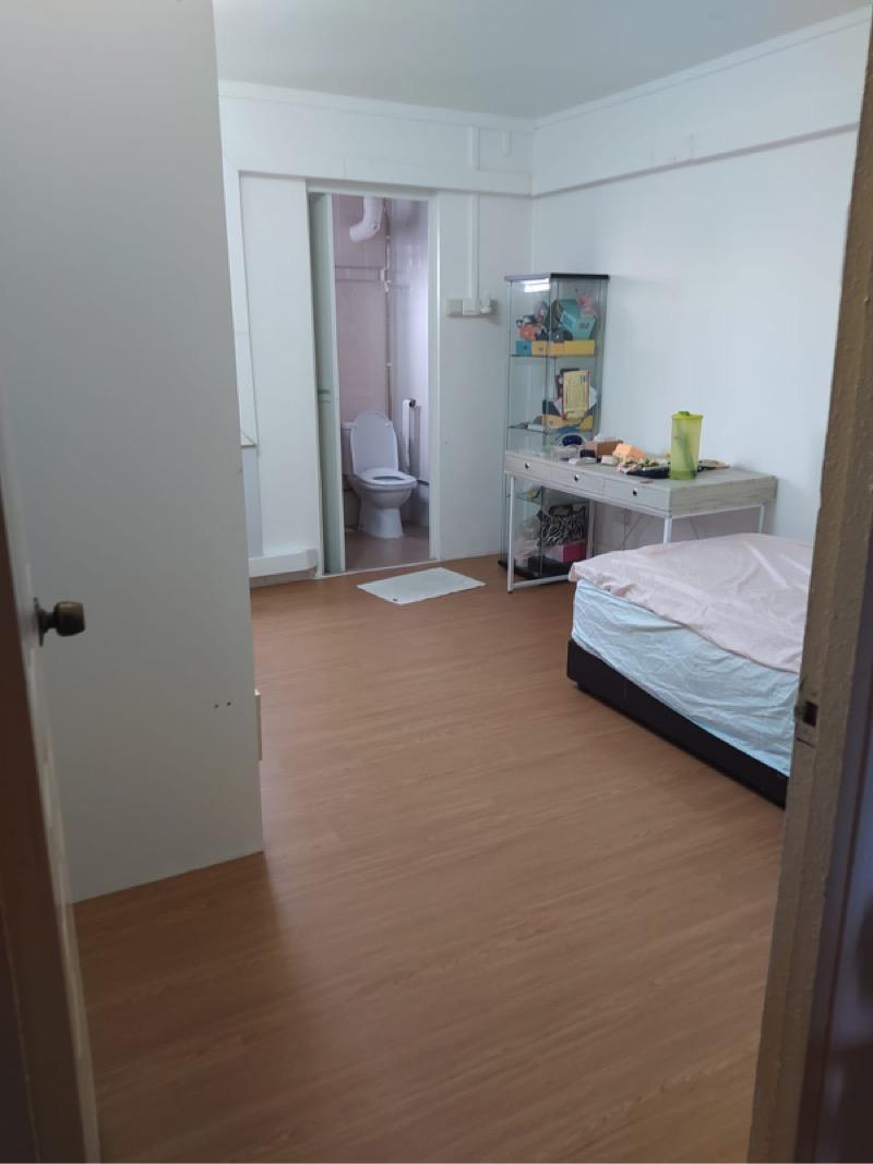 423 Bukit Batok West Avenue 2 HDB Apartment Room Rental, $950, 1 Bed 2 Bath 10 sqft $95.00 psf