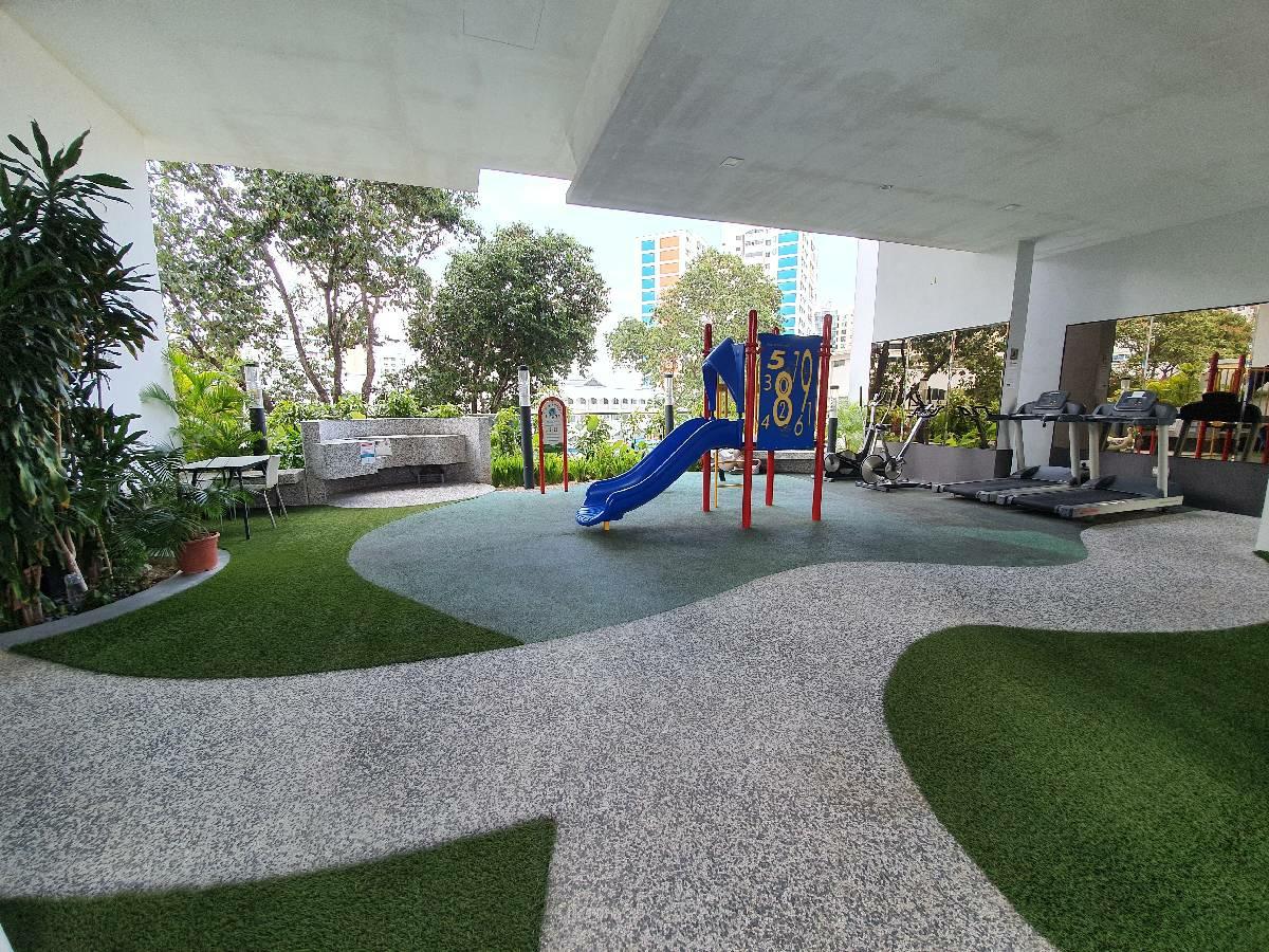 Centra Heights Condominium For Rent, $3,000, 1 Bed 1 Bath 431 sqft $6.96 psf