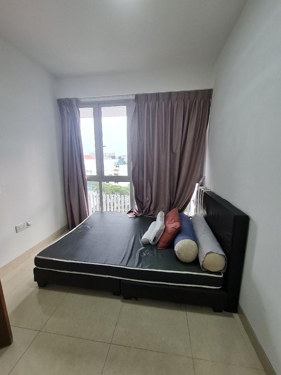 Centra Heights Condominium For Rent, $3,000, 1 Bed 1 Bath 431 sqft $6.96 psf