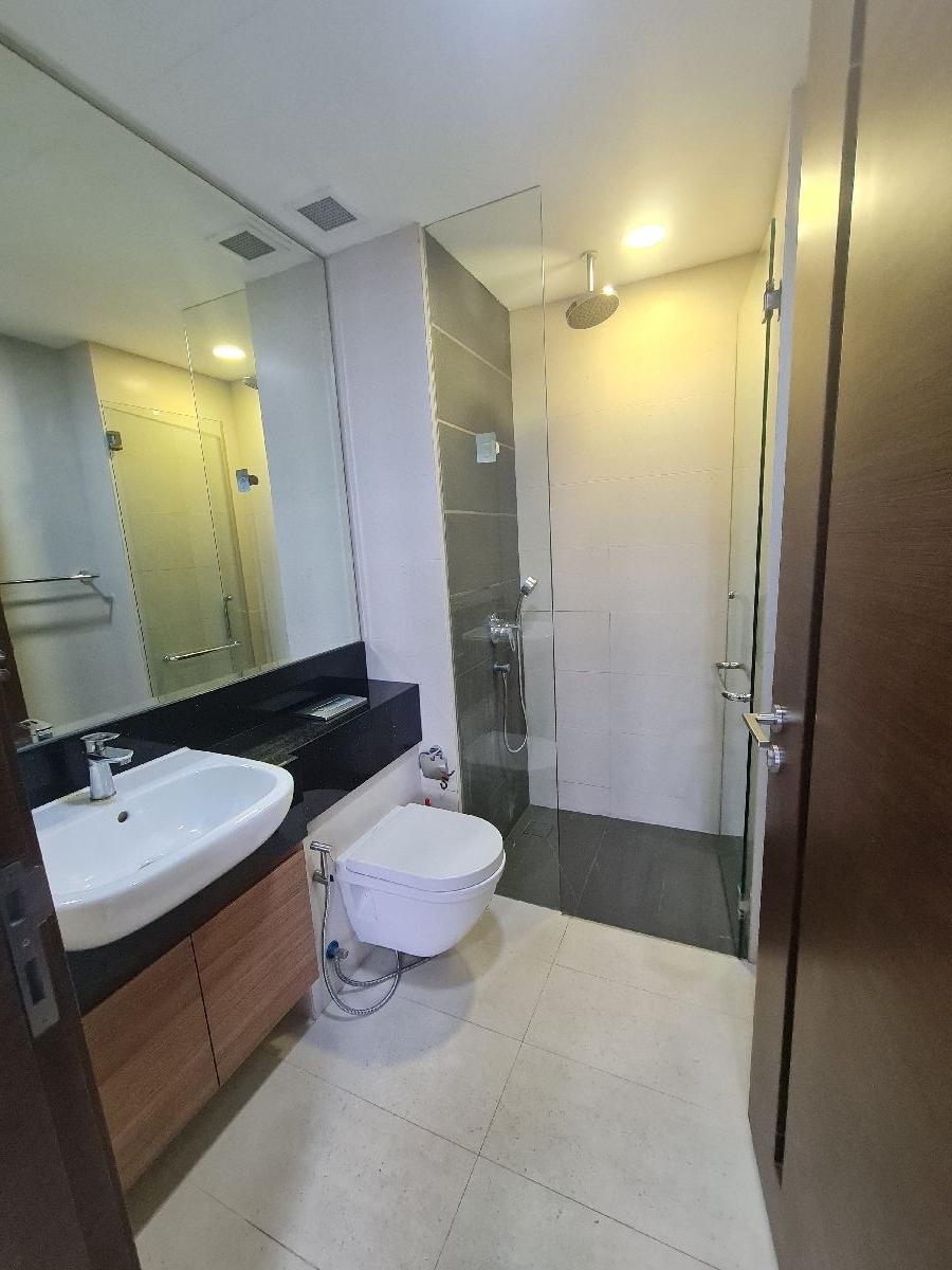 Centra Heights Condominium For Rent, $3,000, 1 Bed 1 Bath 431 sqft $6.96 psf
