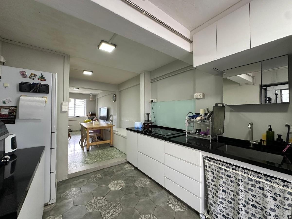 KIM TIAN VISTA HDB Apartment For Rent, $3,998, 2 Bed 1 Bath 700 sqft $5.71 psf