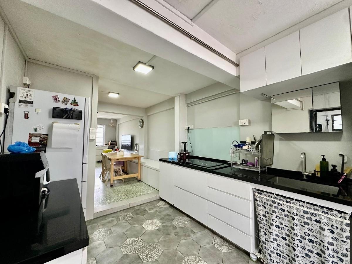 KIM TIAN VISTA HDB Apartment For Rent, $3,998, 2 Bed 1 Bath 700 sqft $5.71 psf