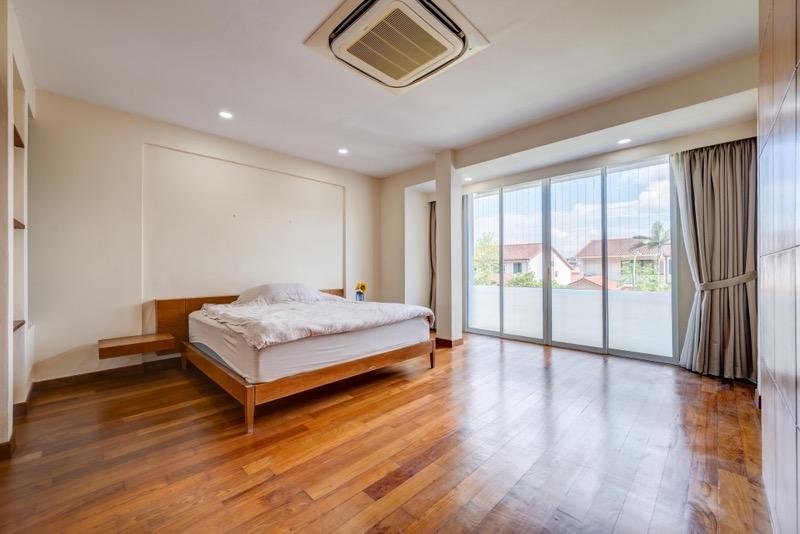 Semi-D at Tuan Sing Park Semi-Detached House For Rent, $8,800, 5 Bed 4 Bath 3,200 sqft $2.38 psf