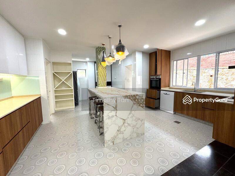 Prop-GPT: Detached: D20  Big and Bright Upper Thomson Detached House