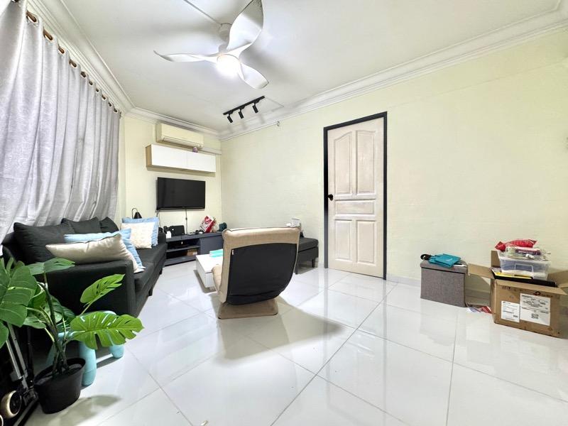 Prop-GPT: HDB Apartment: D27 Yishun 777 Yishun Avenue 2