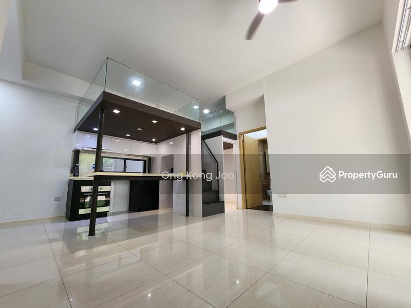 Prop-GPT: Condominium: D19  Boathouse Residences