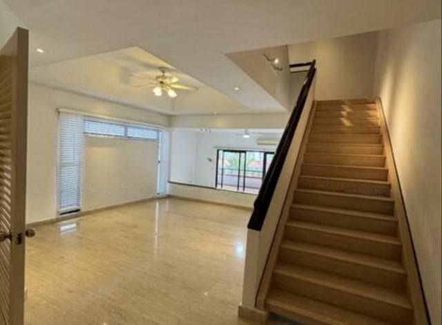 Prop-GPT: Apartment: D10  Villa Delle Rose