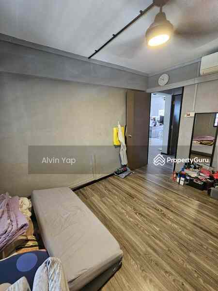 Prop-GPT: HDB Flat: D18  201E Tampines Street 23