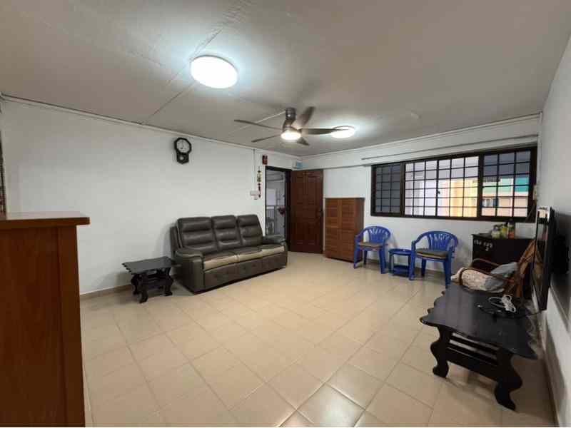 Prop-GPT: HDB Apartment: D22  218 Jurong East Street 21