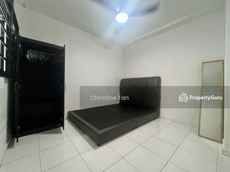 Prop-GPT: HDB Flat: D27  356B Admiralty Drive