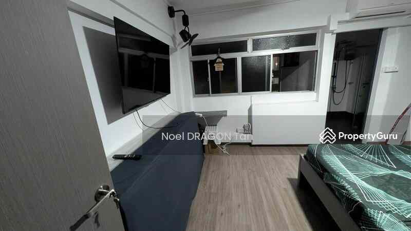 Prop-GPT: HDB Flat: D18  804 Tampines Avenue 4