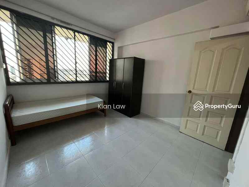 Prop-GPT: HDB Flat: D18  859 Tampines Avenue 5