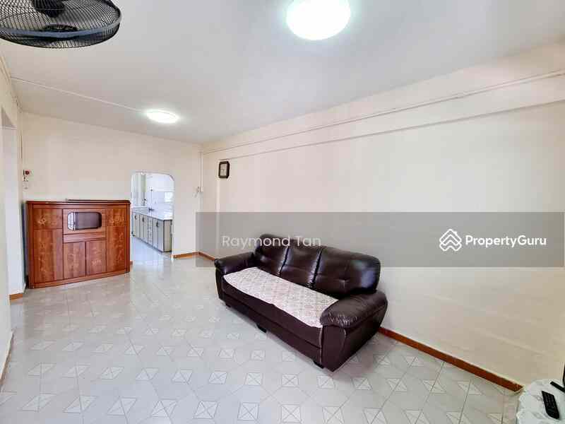 Prop-GPT: HDB Flat: D27 Yishun 741 Yishun Avenue 5