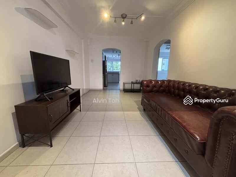 Prop-GPT: HDB Flat: D27 Yishun 710 Yishun Avenue 5