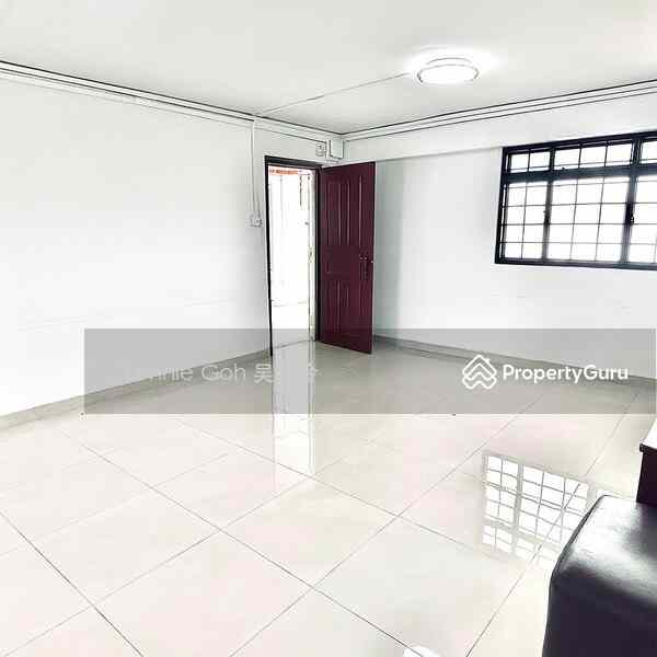 Prop-GPT: HDB Flat: D27 Yishun 737 Yishun Street 72