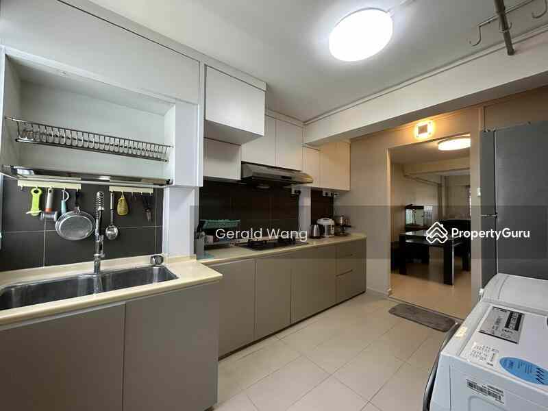 Prop-GPT: HDB Flat: D15 Marine Parade 64 Marine Drive