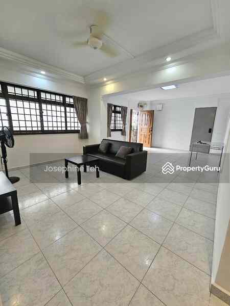 Prop-GPT: HDB Flat: D19 Sengkang 144 Rivervale Drive