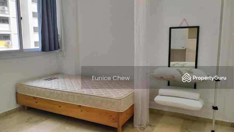 Prop-GPT: HDB Flat: D25 Woodlands 894B Woodlands Drive 50