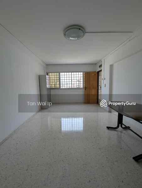 Prop-GPT: HDB Flat: D18 Tampines 237 Tampines Street 21